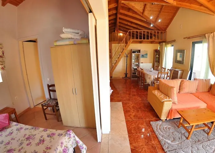 Byronas Apartments- Maisonette With Sea-view 팔레오카스트리차