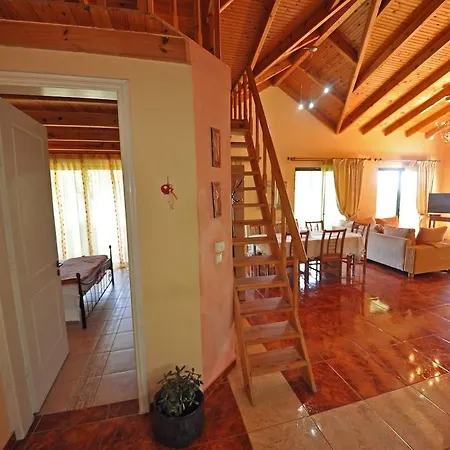 Byronas Apartments- Maisonette With Sea-view Apartmán